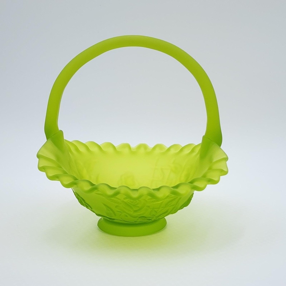 Vintage Westmoreland Lime Green Satin Glass Rose Trellis Basket Ruffled Rim - Picture 4 of 16